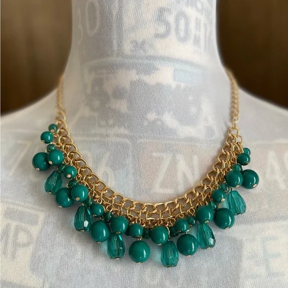 NEW Elegant Gold and Green Beaded Necklace & Earring Set - Picture 1 of 4